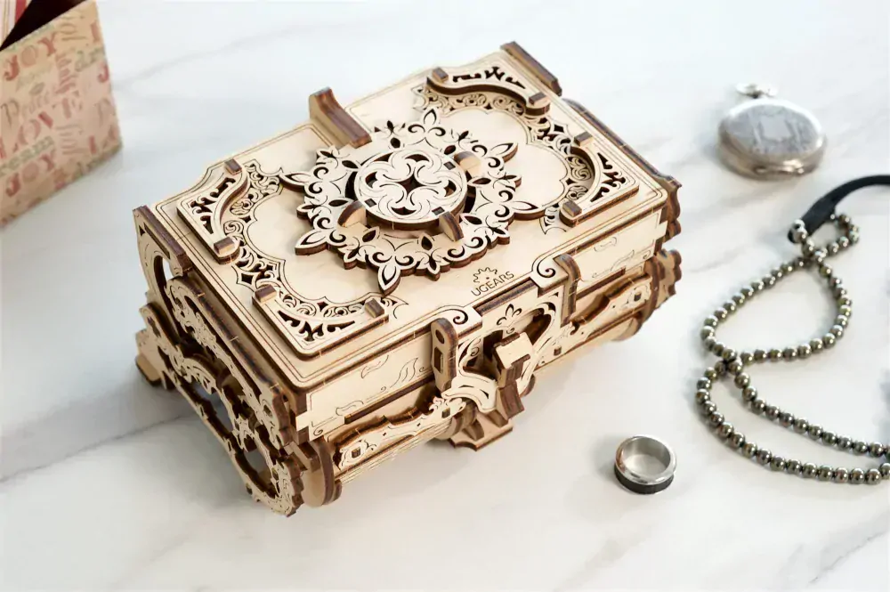 Ugears Drevené 3D mechanické Puzzle Starožitná šperkovnica