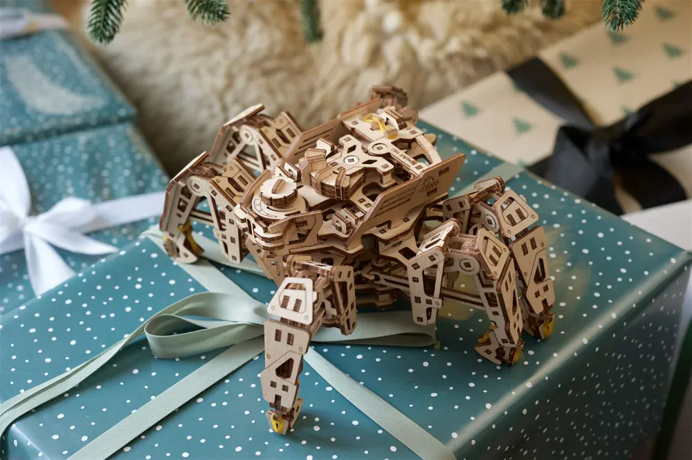 Ugears 3D drevené mechanické puzzle Šesťnohý prieskumník (hexapod)