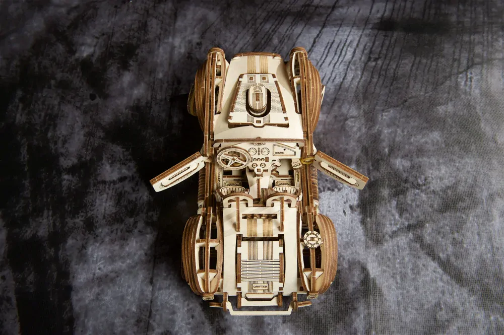 Ugears 3D drevené mechanické puzzle Drift Cobra