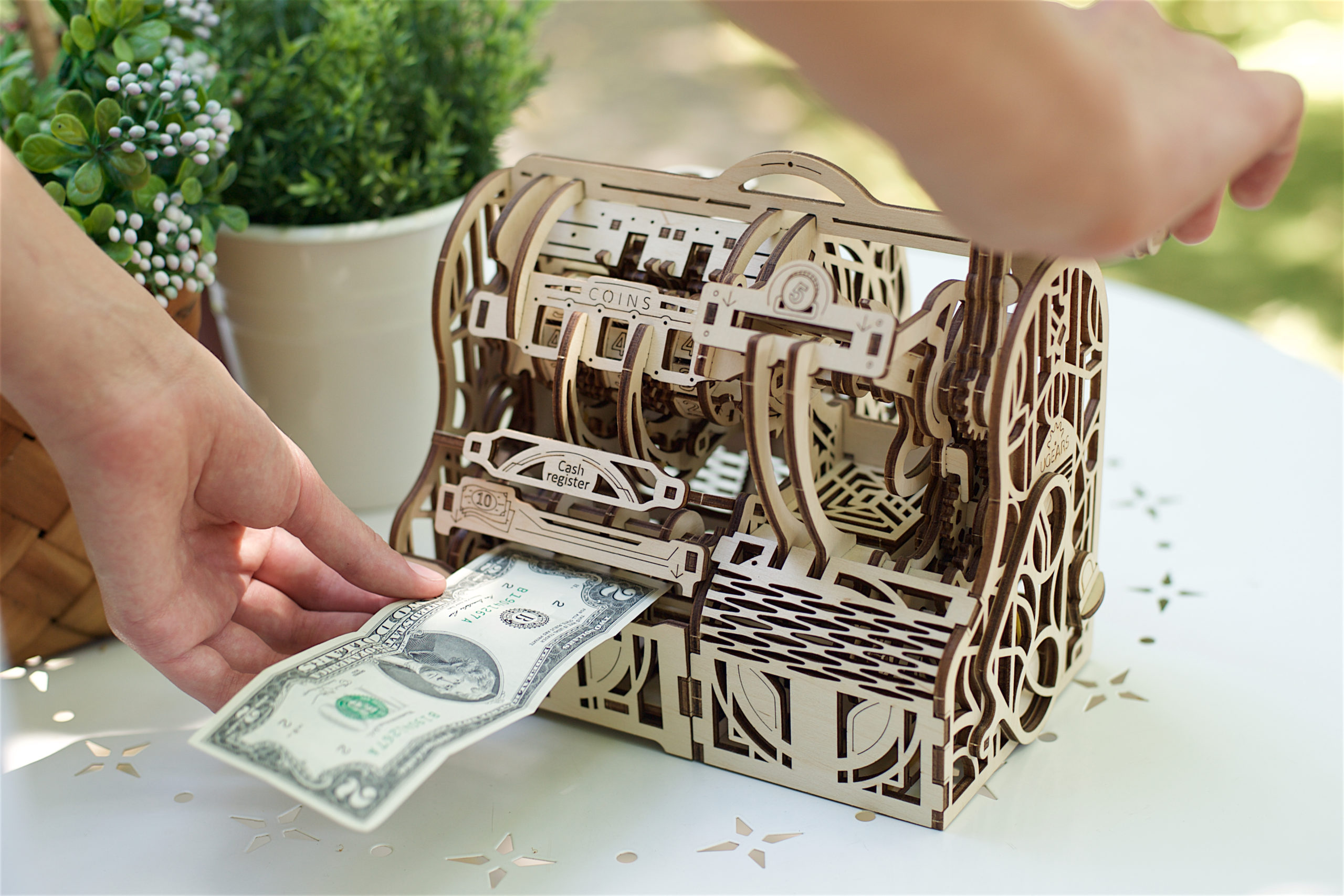 Ugears Drevená stavebnica 3D mechanické Puzzle Pokladňa