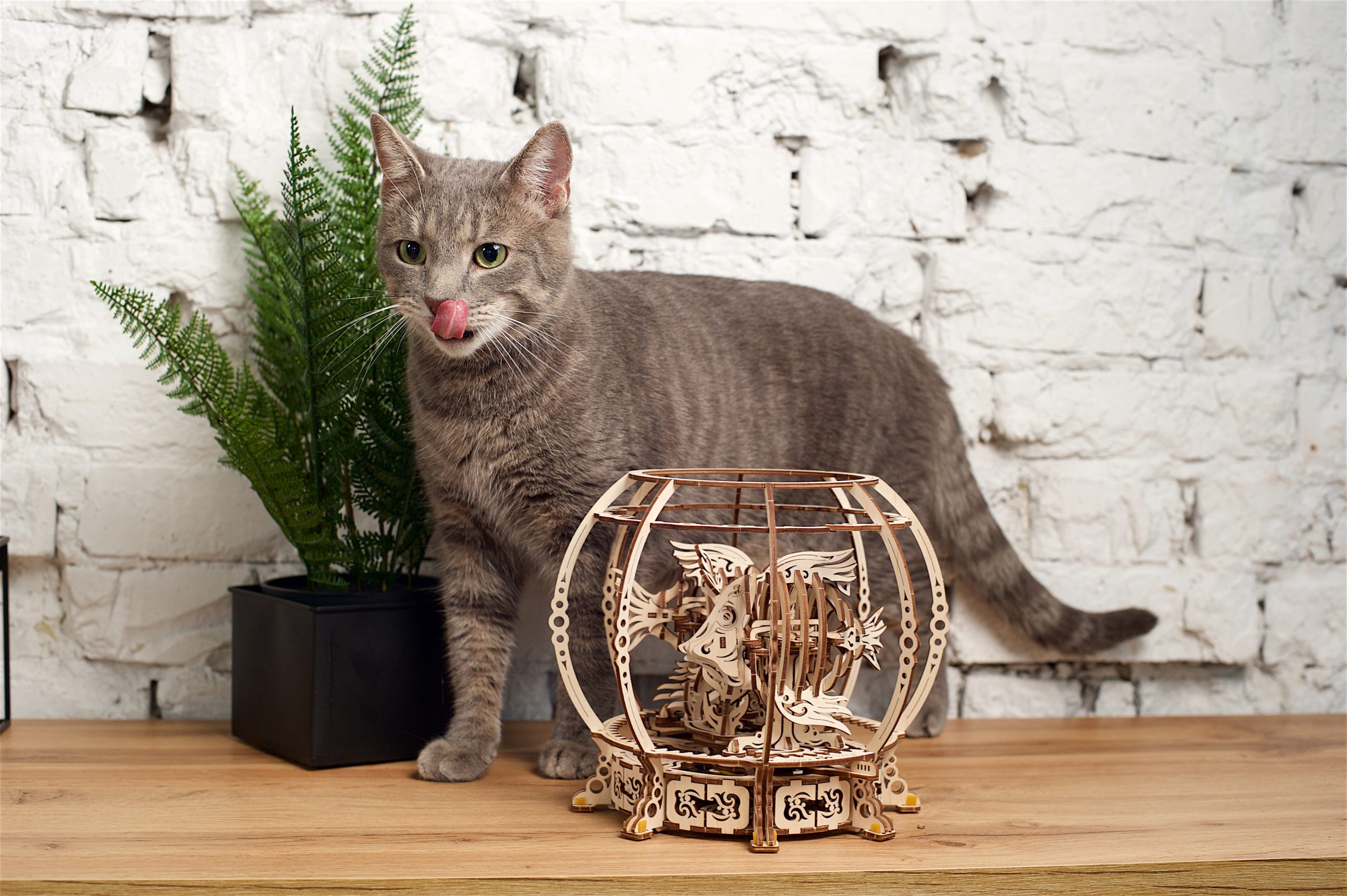 Ugears 3D drevené mechanické puzzle Mechanické akvárium