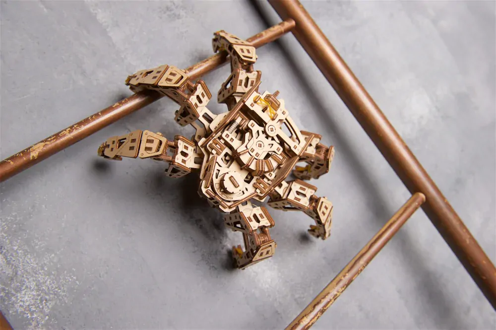 Ugears 3D drevené mechanické puzzle Šesťnohý prieskumník (hexapod)