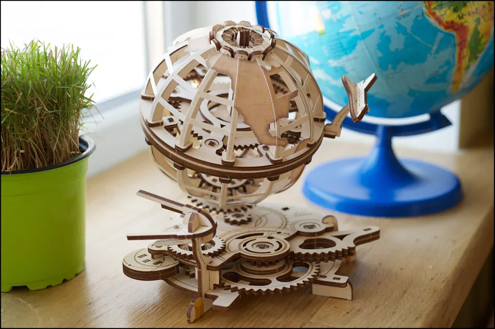 Ugears 3D mechanické Puzzle Glóbus