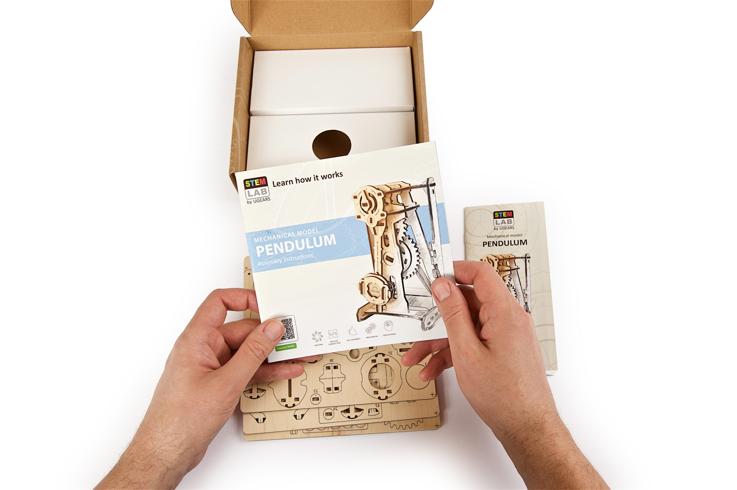 Ugears 3D drevené mechanické puzzle Steam Lab Kyvadlo - Metronóm
