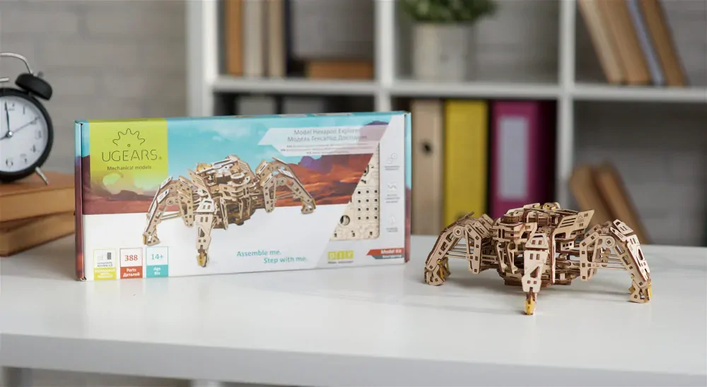 Ugears 3D drevené mechanické puzzle Šesťnohý prieskumník (hexapod)