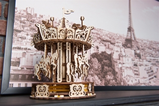 Ugears Drevená stavebnica 3D mechanické Puzzle Kolotoč
