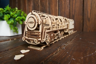 Ugears 3D drevené mechanické puzzle Parná lokomotiva s tendrom